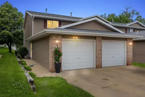919 Grand Ave Ct, Marion, IA 52302