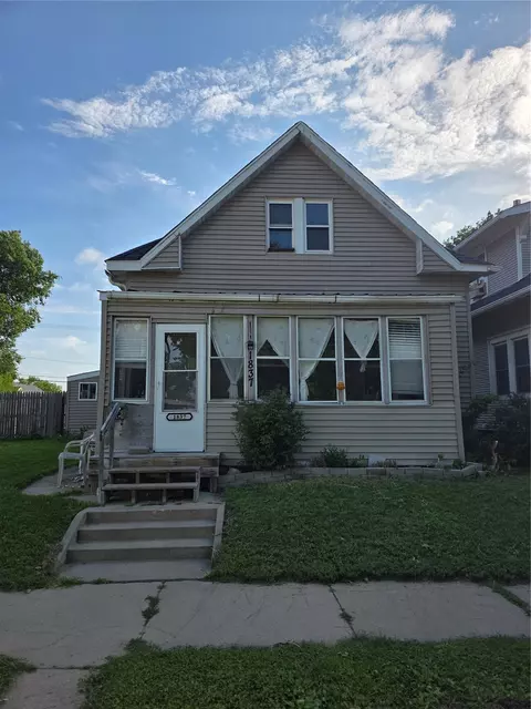 1837 D St SW, Cedar Rapids, IA 52404