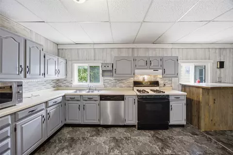 Kitchen - 401 E 4th St, Tipton, IA 52772 photo 2 of 3
