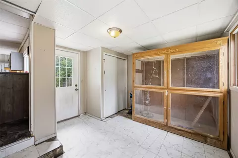 Entry Way - 401 E 4th St, Tipton, IA 52772 photo 3 of 3