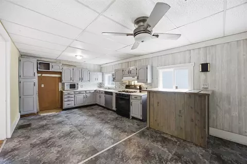 Kitchen - 401 E 4th St, Tipton, IA 52772 photo 1 of 3