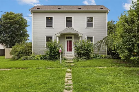 401 E 4th St, Tipton, IA 52772