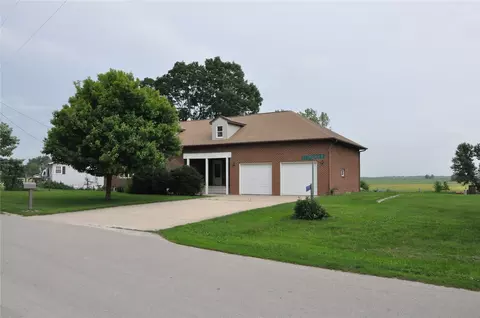 17782 180th St, Langworthy, IA 52252