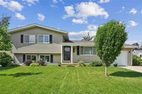 2790 15th Ave, Marion, IA 52302