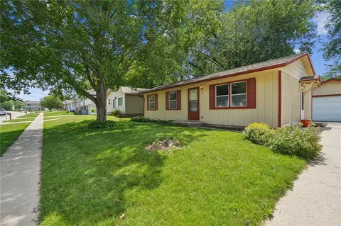 65 Birch Ct, North Liberty, IA 52317