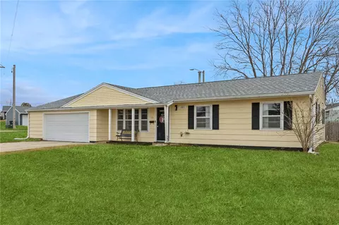 281 Jacolyn Dr NW, Cedar Rapids, IA 52405