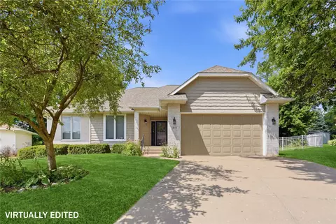 315 Wood Creek Ln, Muscatine, IA 52761