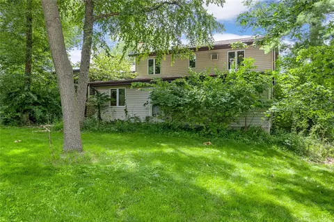 356 E Post Rd SE, Cedar Rapids, IA 52403 photo 2
