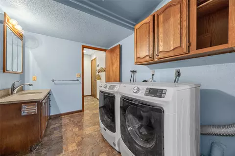 356 E Post Rd SE, Cedar Rapids, IA 52403 photo 8