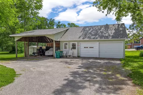 Exterior - 1311 Main St, Ely, IA 52227 photo 4 of 6