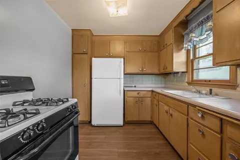 Kitchen - 1311 Main St, Ely, IA 52227 photo 4 of 5