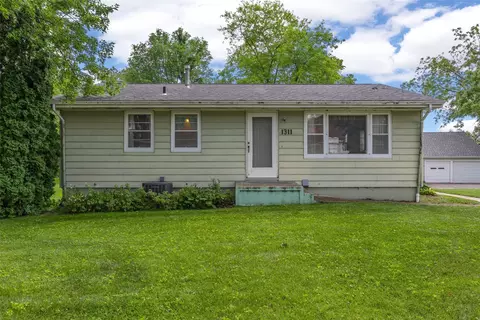 Exterior - 1311 Main St, Ely, IA 52227 photo 6 of 6