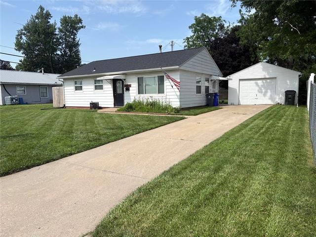 1104 16th St SW, Cedar Rapids, IA 52404