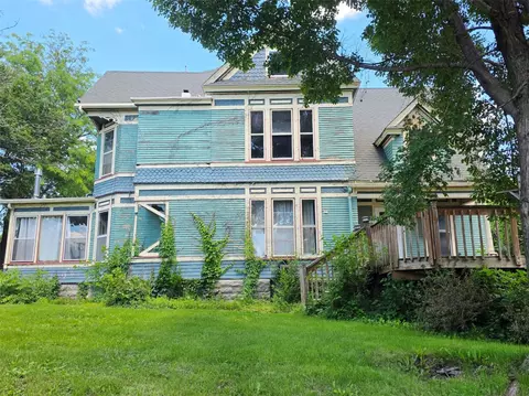 Exterior - 1114 2nd Ave, Vinton, IA 52349 photo 2 of 2