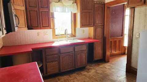 Kitchen - 1114 2nd Ave, Vinton, IA 52349 photo 1 of 2
