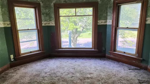 Bedroom - 1114 2nd Ave, Vinton, IA 52349 photo 1 of 3