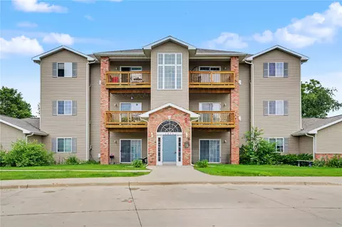 2824 Triple Crown Ln UNIT 5, Iowa City, IA 52240