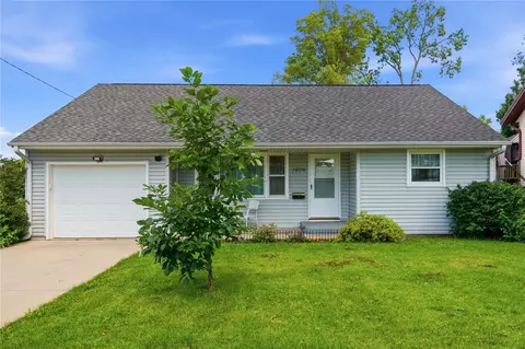 1606 Maplewood Dr NE, Cedar Rapids, IA 52402