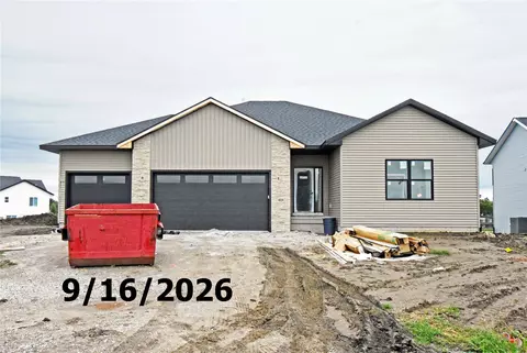 4114 Gemstone Rd, Marion, IA 52302