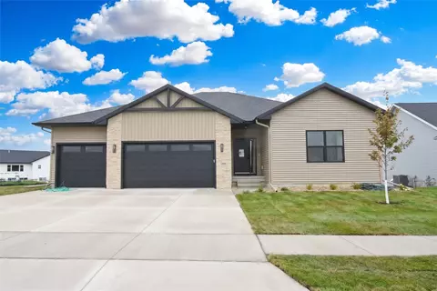 4114 Gemstone Rd, Marion, IA 52302