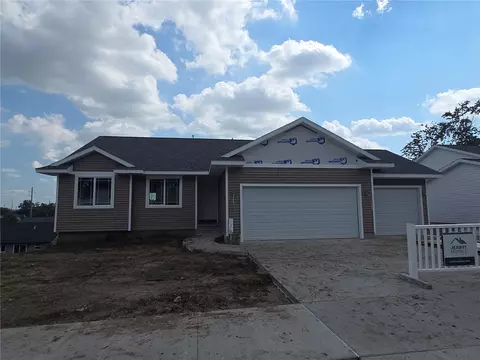 1833 Holly Meadow Ave SW, Cedar Rapids, IA 52404