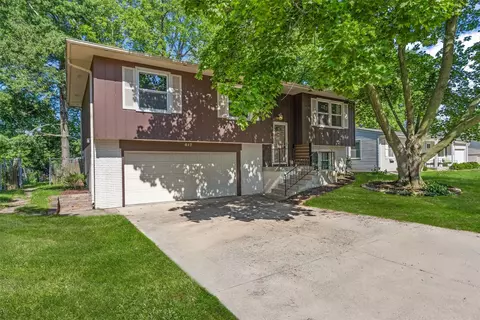 617 Wheaton Rd, Iowa City, IA 52246