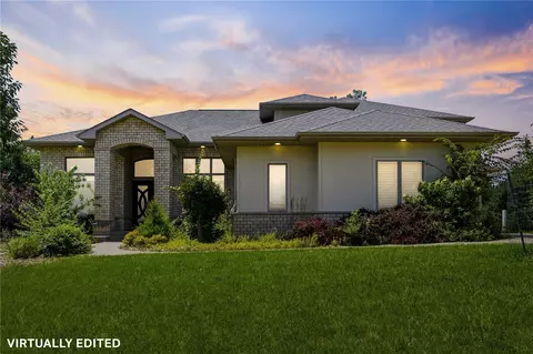 200 Auburn East Ln, Coralville, IA 52241