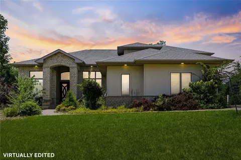 200 Auburn East Ln, Coralville, IA 52241