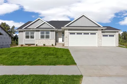1724 Cloverleaf Ct SW, Cedar Rapids, IA 52404