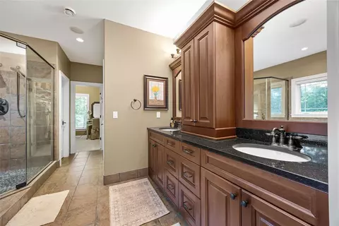 Bath - 4640 Blarney Dr, Cedar Rapids, IA 52411 photo 1 of 4