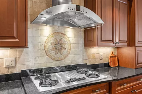 Kitchen - 4640 Blarney Dr, Cedar Rapids, IA 52411 photo 5 of 6