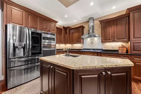 Kitchen - 4640 Blarney Dr, Cedar Rapids, IA 52411 photo 4 of 6