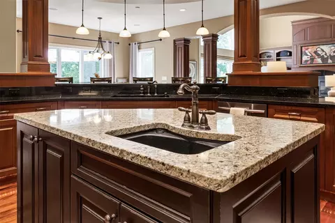 Kitchen - 4640 Blarney Dr, Cedar Rapids, IA 52411 photo 6 of 6