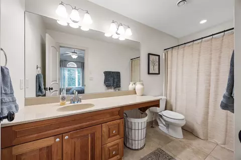 Bath - 4640 Blarney Dr, Cedar Rapids, IA 52411 photo 4 of 4