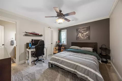 Bedroom - 4640 Blarney Dr, Cedar Rapids, IA 52411 photo 3 of 5