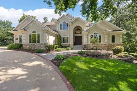 Exterior - 4640 Blarney Dr, Cedar Rapids, IA 52411 photo 2 of 11
