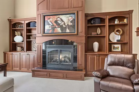 Living - 4640 Blarney Dr, Cedar Rapids, IA 52411 photo 4 of 5