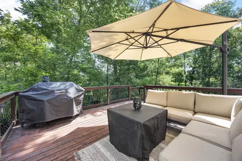 Exterior - 4640 Blarney Dr, Cedar Rapids, IA 52411 photo 5 of 11