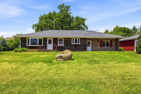 2750 10th St, Marion, IA 52302