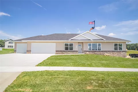 698 Wild Pine Ct, Springville, IA 52336