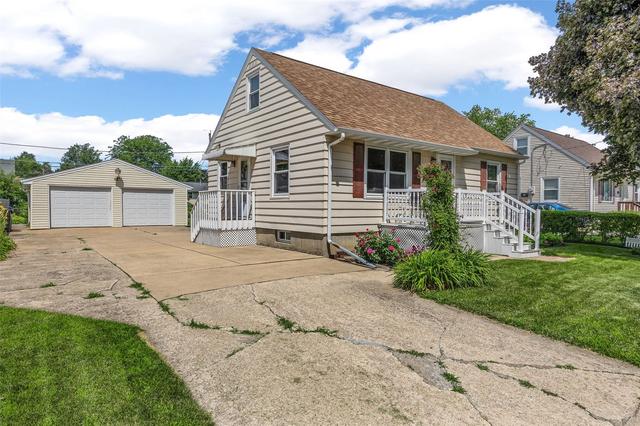 212 22nd St NW, Cedar Rapids, IA 52405