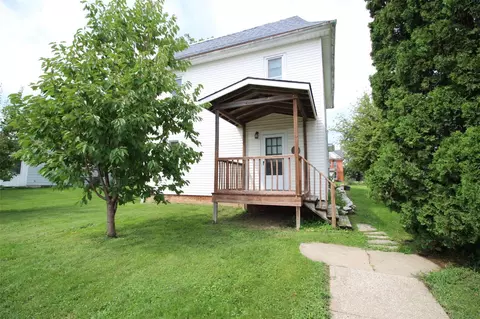 114 W Oak St, North English, IA 52316