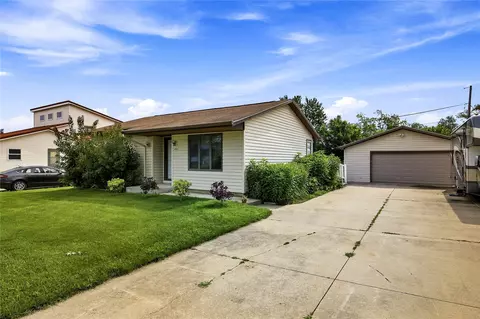 252 Park St, Fairfax, IA 52228