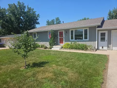 1506 Sunset Dr, Belle Plaine, IA 52208