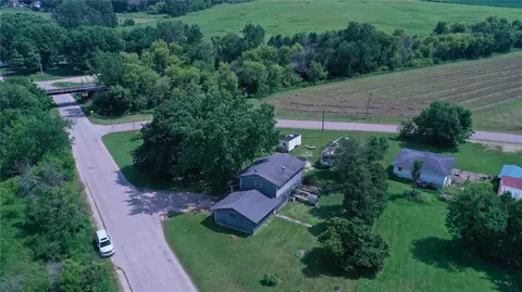 1797 Maple Way, Coggon, IA 52218