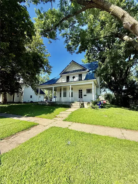 421 4th Ave S, Washington, IA 52353