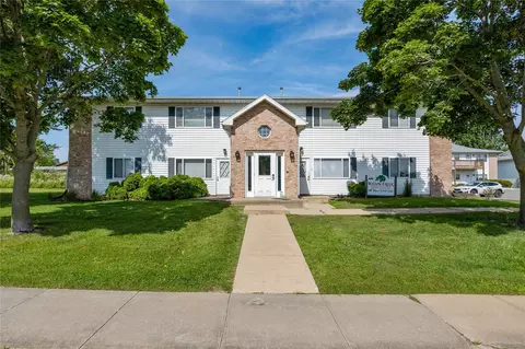 145 Sugar Creek Ln, North Liberty, IA 52317