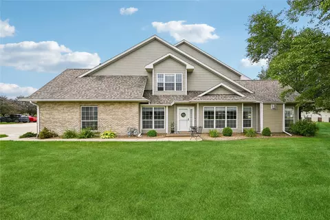 1242 Litchfield Dr #A, Hiawatha, IA 52233