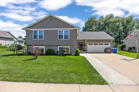 3601 Prairie Creek Rd SW, Cedar Rapids, IA 52404