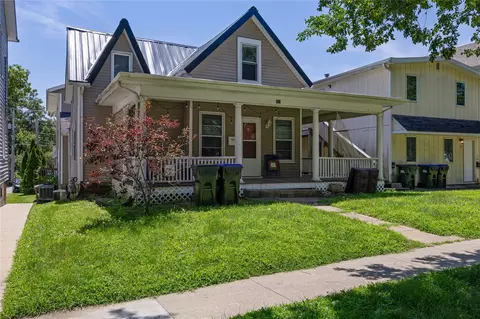 717719 E Jefferson St, Iowa City, IA 52246